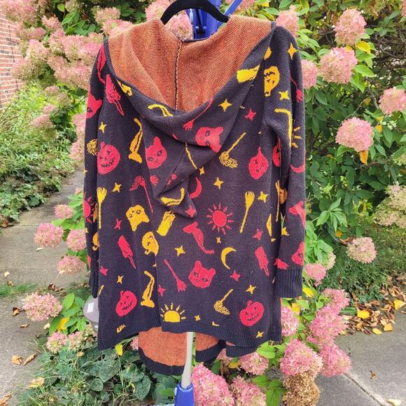 Disney Hocus Pocus Halloween Black Printed Open Cardigan Pointed Hood size Small - Picture 1 of 10